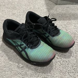 ASICS fuzeX women’s size 8 running sneakers. in color shifting design blue/pink